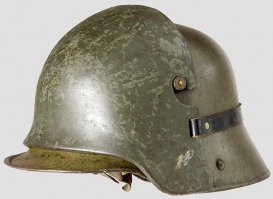 Надо же было написать про "броники" и обойти вниманием "рога" на щлемах немцев, а ведь этот девайс даже карикатуры высмеивали.

" ...эти самые рожки на шлемы –это была попытка ученых обезопасить солдат в новой по тем временам окопной войне. Увеличить броню и сделать шлем пригодным для повседневной носки не представлялась возможным, поэтому была разработана навесная бронеплита, которая навешивалась на шлем при окопных противостояниях. Бронеплита цеплялась за рожки и притягивалась кожаным ремешком. Вся комичность ситуации была в том, что каски выпускались в разных размерах, а бронеплита в одном, следовательно, для надежного крепления бронеплиты на малых размерах касок производитель увеличивал рога. Следовательно ,чем меньше на солдате была каска, тем больше у него были рога."
(