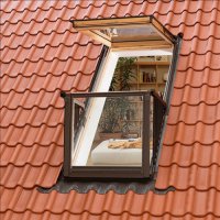 Смотрю заминусовали тебя  Strike за правду :) Это на самом деле это и есть модель Velux GDL Cabrio 3073 цена которого 1.729,00 € с размерами как на видео 94x252