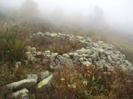 Ацангуары ( «ограды карликов») — древние сооружения из небольших необработанных камней в виде оград, часто асимметричной сложной формы, иногда с перегородками, часто с примыкающей к ограде большой скалой.
Ацангуары распространены в альпийской зоне Западного Кавказа от бассейна реки Туапсе на севере (отдельные сооружения) до Абхазии включительно, причем преимущественно на морской стороне гор.
Первоначальное предназначение «ацангуар» пока точно не установлено.
Ацангуары часто использовались впоследствии в качестве загонов для скота, основы для кошей, ремонтировались и достраивались. Поэтому идентификация ацангуара, как древнего сооружения крайне затруднена. Порой ацангуары относят к мегалитическим сооружениям.
По абхазской легенде, постройки эти принадлежали мифическому карликовому племени ацанов, населявшему ранее эти земли.