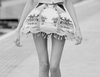 Я не знаю, что страшнее, такая юбка или такие ноги…