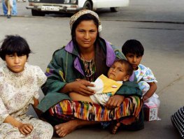 Ждите на дорогах страны еще +100500 мужиков-коммерсантов c детьми на руках.
Странно, почему это фото не растопило сердце норвежского блогера