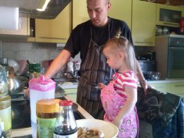 Да, у меня тоже помощница...