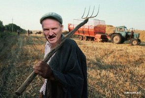 это просто мужик с вилами