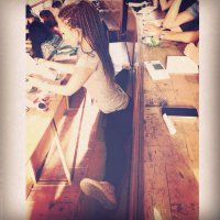 Заняла места для своих подруг :))