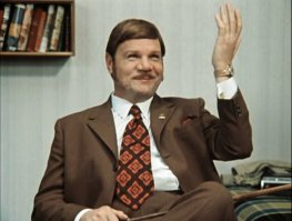 Про женщин приличные люди так не говорят.Про известных тем более.Про актрис в особенности-бл=во часть их профессии.
-Profession de foi