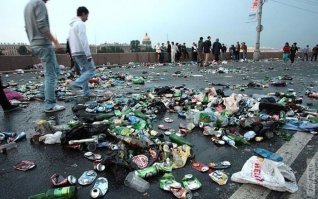 а вот так вот выглядит дворцовая площадь после вялых анусов