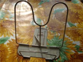 Малая увидела и сказала - подставка под планшет. Двоякое чувство стало одолевать меня.