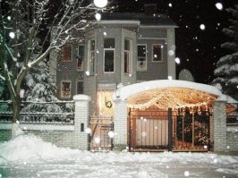 Ваня, я такой кастомайзинг сделаю любой халупе, что можно только мечтать! 
Я жила и в общагах, и в съемных квартирах, и в гостинках, но...я пришла к своему дому своим трудом. Мы с мужем отработали по полной!!! Сейчас мой дом для меня слишком велик. Купите мой дом, а! 
Он классный, взлелеянный, залюбленный мною за 20 лет, но...я поняла, что в мире есть гораздо больше интересных вещей, чем жить в большом доме!
Я даже скидку серьезную сделаю!