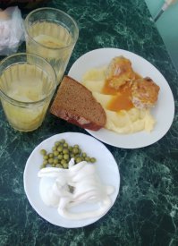 Как выглядят школьные обеды в разных странах мира