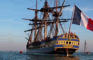 Если бы мне предоставили выбор, белоснежный лайнер или копия   французского фрегата XVIII века? Я бы выбрал паруса, против идеального комфорта и роскоши однозначно! Пересечь Атлантику на паруснике, да если бы еще на борту был дресс-код 18 века, со всеми ритуалами и т.п. Вообще жесть, машина времени. Такое путешествие не забудешь никогда!