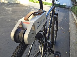 Универсальный электропривод для велосипеда Rubbee.