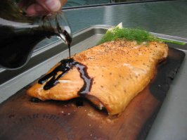 Хорошо, конечно, не спорю. Просто запеченое с вином и видом на море случается раз в 3 месяца примерно, а маринованное практически раз в неделю :)

А вообще, если погода позволяет, в пятницу вечером пеку семьгу на кедровой дощечке на ужин. Как-то так: