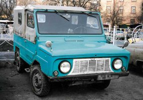 точнее выглядел он вот так, просто нашел фотку с его же родным цветом. хотя там цветов помоему всего штук 5 и было