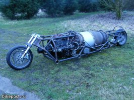 Солидарен с тобой,бро. Меня тоже заминусили, хотя то что в посте реально колхозное говно. Буса реально хороша. Но если говорить про кастом байки, как здесь, то есть куча других примеров более прямых рук...