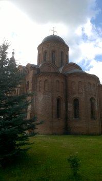 Что то есть в этих храмах домонгольского периода. Вот еще один такой в Смоленске