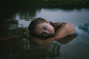 Вылезай давай! Губы уже синие!