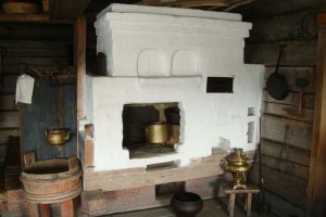 Моя тётя любила жевать свечки,а мама грызла "русскую" печку точнее побелку на ней.