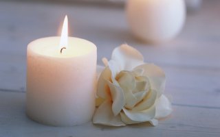 Моя тётя любила жевать свечки,а мама грызла "русскую" печку точнее побелку на ней.