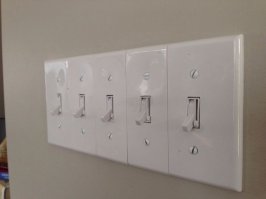 Почему шляпки болтов в разные стороны???!!!