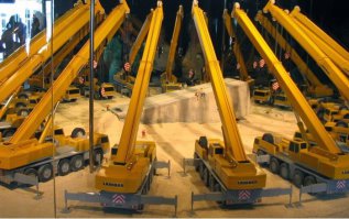 Современные технологии!? А как же это делали в Баальбеке?
размеры блока 23х5,3х4,5м., вес превышает 1000 тонн.
и вот современная реконструкция современных возможностей поднятия таких масс.