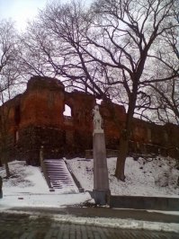 Остатки замка в Черняховске.