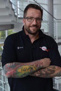 Угу, небольшого ума.) Скажите это вот этому дяде
Если,конечно, вам известно, кто это )