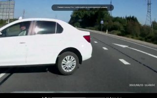 а мужик до последнего смотрел только прямо