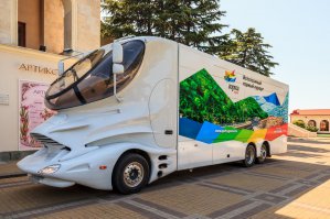 у нас в городе такой можно у морпорта увидеть