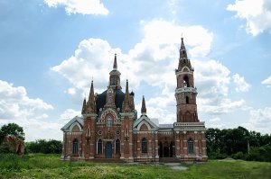 Красота... Рядом с соседней деревней тоже стоит красивая старая Вешеловская  церковь,ну как в сказке!