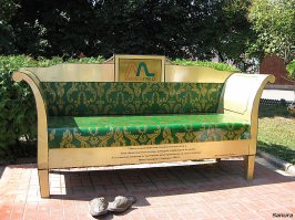 35 странных лавочек, которые нельзя не сфотографировать