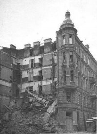 Мимо этого дома каждый день на работу хожу.