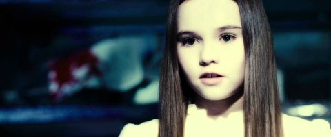 Там еще и Белая королева была - поумнее.
Правда, в 3-й части.