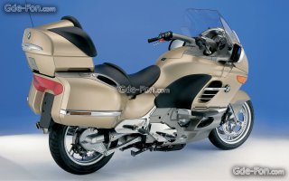 Забыли вот этот, продольная рядная четверка, лежащая на боку. BMW K1200LT. Второй - по картинке понятно.