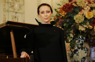 К сожалению в мае не стало Майи Михайловны Плисецкой. Вот как надо выглядеть в 89 (!) лет.