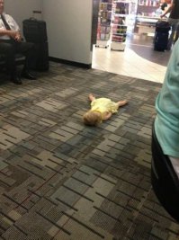 Я бы ребенка давно б уже поднял, а если  ударился?