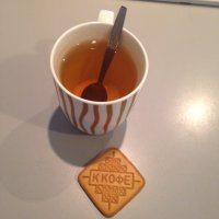 ХА-ХА!!! написано к кофе, а там вода из под крана набрана!!!))