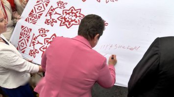 А почему-бы и нет.Губернатора Владимирской области Светлану Орлову уличили в безграмотности. Помоему было, если-что извените за плагиат. Оригинал ura .ru/news/ 1052221049