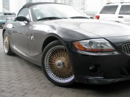 А мне нравятся колёса на спицах, поставила бы на свою ласточку. Вот это классика!