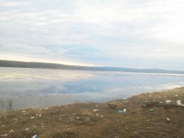 Менталитет, итить его!
 Вот что удивительно, все мои знакомые не позволяют себе засерать природу вокруг себя и дико осуждают такое...ну не знаю я людей которые выбрасывают мусор на природе, значит таких людей большинство! Но ведь попадаются упыри-чуханы...единицы, зато плоды их деятельности видны в рощах возле дачных товариществ, на берегах рек... Вот уже 3й раз выкладываю фотки 2013го года с берега великой и могучей Ангары в районе Богучан...