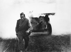 Святое дело парни делают!Нельзя забывать мертвых,тем более тех благодаря кому мы живем на своей земле в своей стране свободными людьми!это те люди которые отложили свою жизнь ради того чтобы жили мы!Вечная память героям передовой и тыла!

Проезжаю я зловещие места
Там, где человек – главное богатство недр
Где ещё с войны
Бойцы лежат по трое на один квадратный метр
Там везде шаги, там голоса
Чудные огонёчки по болотам
Тени по ночам тебе поют
Как будто просят и хотят чего то:

«Откопай меня, браток, я Вершинин Саня
Пятый миномётный полк, сам я из Рязани
Много ты в кино видал о солдатах версий
Щас послушаешь мою, эх, будет интересней»

И начнут они вещать
На языке стонов недомолвок
Хочешь убежать, но впереди
Они опять мелькают между ёлок

«Откопай меня скорей, умоляю снова
Я Моршанников Сергей, родом из-под Пскова
Адресок мой передай в родную сторонку
Восемнадцатый квадрат, чёрная воронка»

А под утро всё взревёт, полетит куда то
И попрёт на пулемёт в штыковую с матом
И деревья все вверх дном: ввысь растут коренья
В этом славном боевом месте преступления...