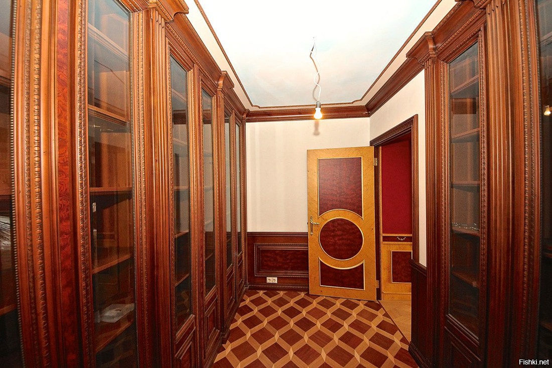 Однобокое восприятие роскоши у это принца. А как же люстра 16 века?