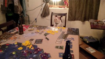 А что это за игра на столе?