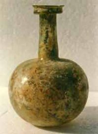 Меня вот такие штуки из Египта удивляют...например кувшин из  Саккарской коллекции из Ступенчатой пирамиды. В этой коллекции собраны предметы, некоторые из которых даже сегодня не могут быть изготовлены. Прежде всего, нужно отметить, что для обработки твердого камня требовались станки и резцы соответствующей прочности и твердости. Некоторые сосуды имеют абсолютно одинаковую толщину, при этом внутренняя поверхность не только имеет ровную поверхность, но еще и отполирована. При этом сосуд имеет весьма узкое горлышко, что не позволяет представить, как можно было выполнить подобную обработку даже с помощью резцов и станка...вот скажите, как можно сделать такую хреновину?