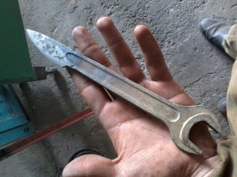 Каким образом, каким образом...просто некоторые рукожопые растеряхи разбрасывают свой инструмент где попало