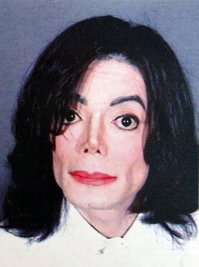 а где же Майкл... иметь таких тараканов в голове на счет своей внешности, еще то психическое расстройство. Кэтрин Зета-Джонс как минимум нужно почернеть.