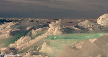 Фото мужа моей сестры. Байкал в марте.