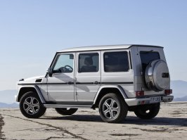 а вот наверное самая красивая машина в кубическом дизайне, 463 кузову уже 25 лет стукнуло, а его никто не решается изменить.