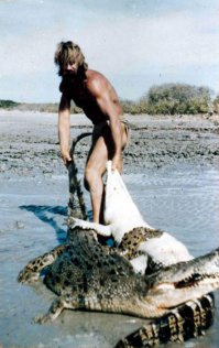 Некоторые считают что прототипом Крокодила Денди был Крокодил Гарры, латыш Арвид Блуметалс 1926 года рождения, умер в 2006. году. Воевал в латышском легионе, потом в французком иностранном. Перебрался в Австралию занимался охотой на крокодилов. Потом занимался добычей опалов. Жил посереди пустыни в пещере  оставленному добытчиками опалов, которая сейчас местная туристическая достопримечательность. По объявлению в газете, женился на немецкой баронессе, и она перебралась жить к нему в пещеру вместе с 40 парами обуви и несколько шуб. Учил аборигенов отмечать латышское Лиго, летал на вертолёте за добавкой виски  и выращивал декоративные растения в багажниках своих автомашин. Также его пещера использовалась как декораций для фильма "Безумный Макс 3". Его фигура, среди прочих, есть в музей восковых фигур мадам Тюссо в Лондоне.