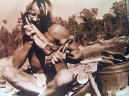 Некоторые считают что прототипом Крокодила Денди был Крокодил Гарры, латыш Арвид Блуметалс 1926 года рождения, умер в 2006. году. Воевал в латышском легионе, потом в французком иностранном. Перебрался в Австралию занимался охотой на крокодилов. Потом занимался добычей опалов. Жил посереди пустыни в пещере  оставленному добытчиками опалов, которая сейчас местная туристическая достопримечательность. По объявлению в газете, женился на немецкой баронессе, и она перебралась жить к нему в пещеру вместе с 40 парами обуви и несколько шуб. Учил аборигенов отмечать латышское Лиго, летал на вертолёте за добавкой виски  и выращивал декоративные растения в багажниках своих автомашин. Также его пещера использовалась как декораций для фильма "Безумный Макс 3". Его фигура, среди прочих, есть в музей восковых фигур мадам Тюссо в Лондоне.