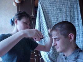 По этой причёске можно определить с точностью 99,9% что носитель быдло, остальные 0,01 % отнесём к проиграл в карты, заставил кто-то. Ни один нормальный человек такое г на башке делать не будет.